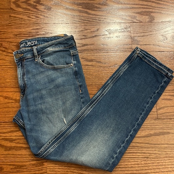 Calvin Klein women’s mid rise slim boyfriend stretch denim jeans distressed 10 - Picture 1 of 12